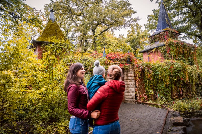Famille au parc merveilleux au Luxembourg