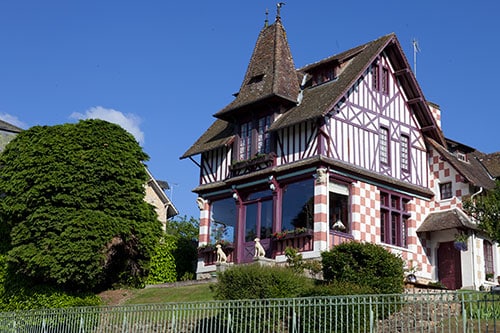Photographie d'une maison du quartier Belle Époque à Bagnoles de l'Orne