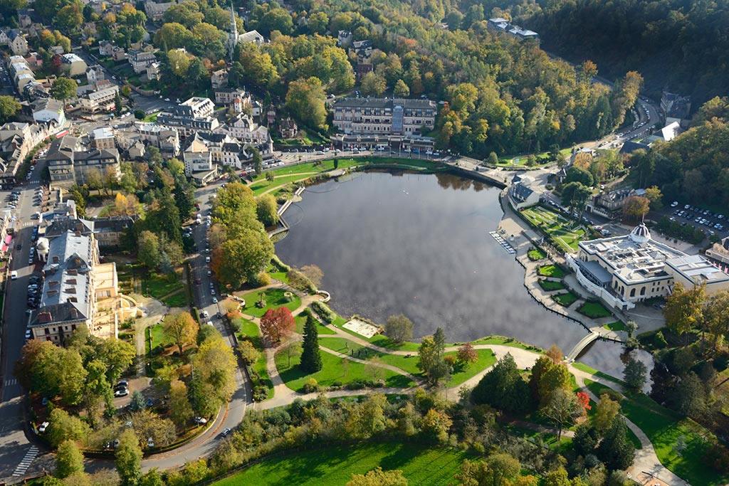 Photographie aérienne du lac de Bagnoles de l'Orne