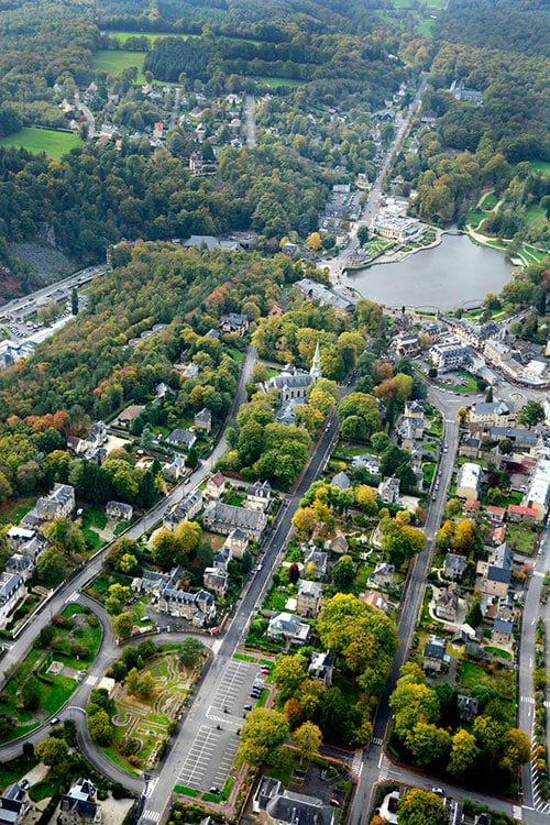 Photographie aérienne de la ville de Bagnoles de l'Orne