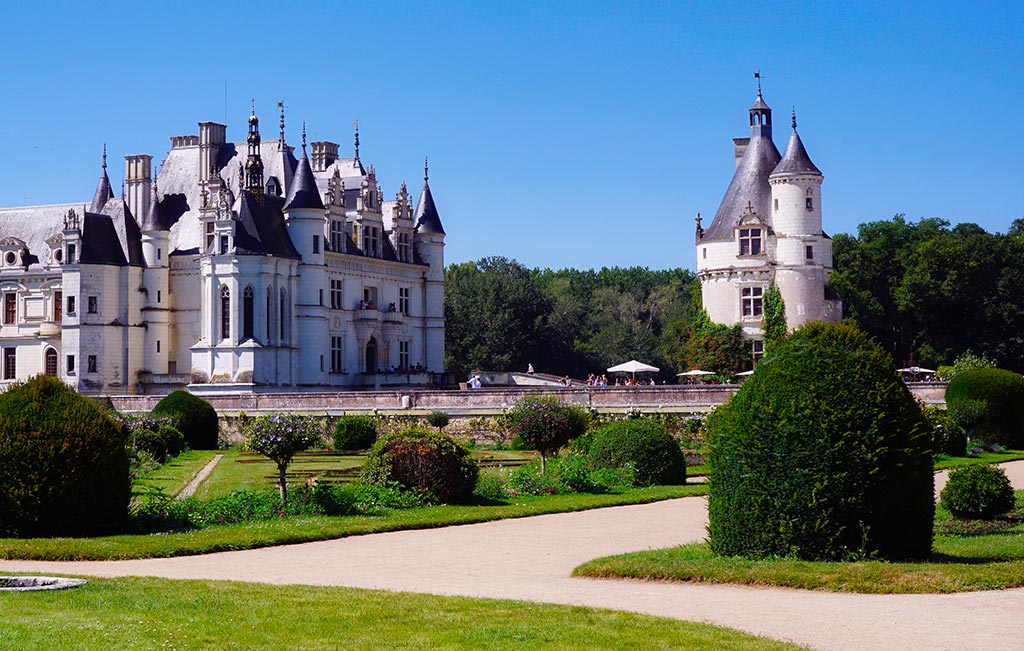 Photographie du chateau de Chenonceau vu depuis les jardins