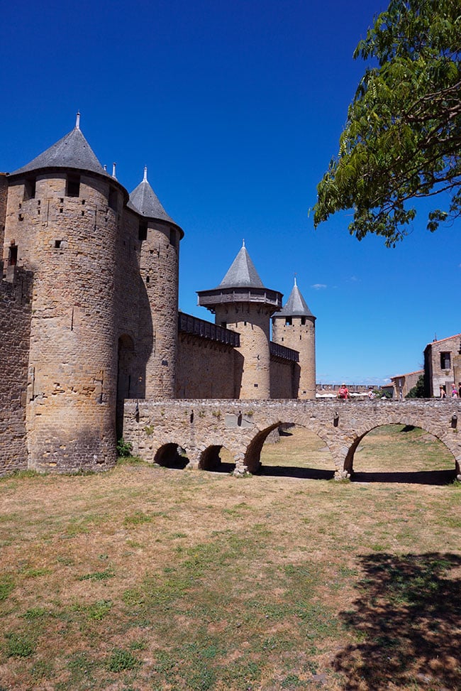 Les lices et les remparts de la cité de Carcassonne