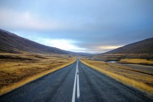 photographie d'une route en Islande
