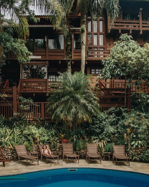 Image d'un hôtel avec piscine