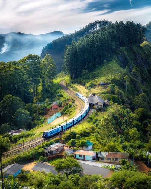 Image d'illustration d'un train dans un superbe paysage