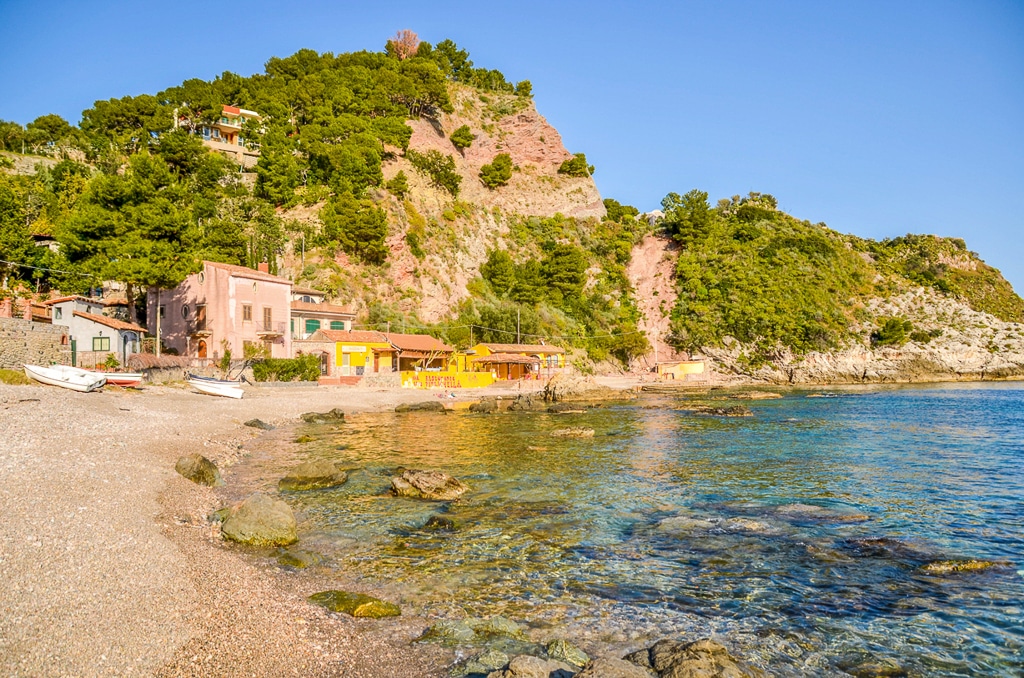 L'une des plus belles plage d'Europe la plage d'Isola Bella à Taormina