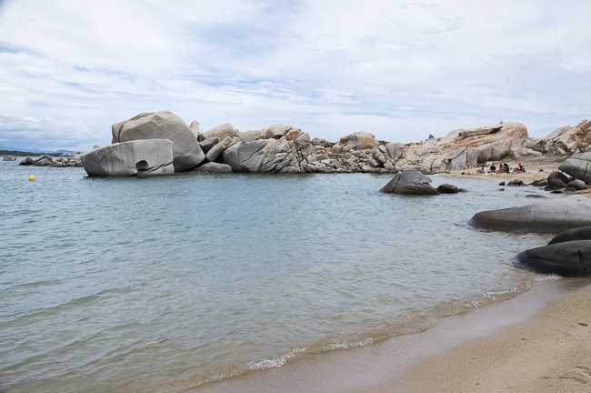 La plage d’Achiarina sur les îles Lavezzi en Corse