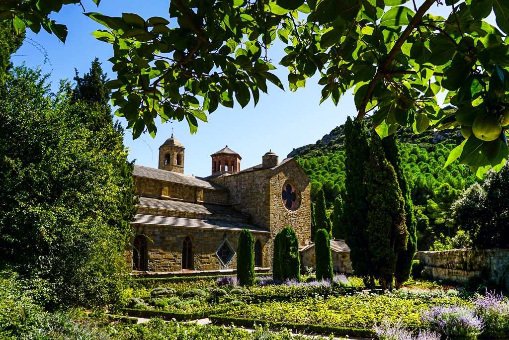 Photographie des jardins de l'abbaye de Fontfroide a proximite de Narbonne