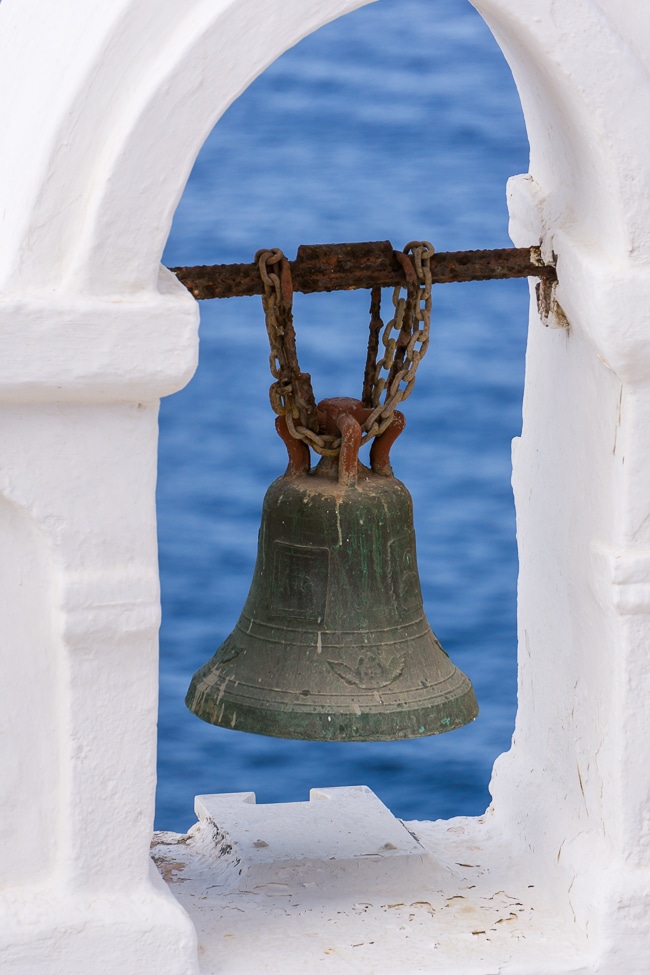 Photographie des cloches d une eglise de Santorin