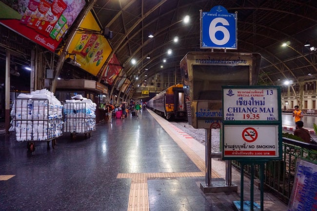 Les trains de la Gare de Bangkok