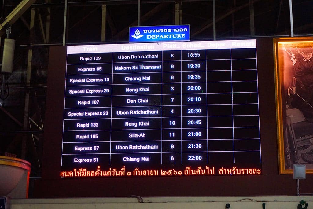 Affichage des trains à la Gare de Bangkok
