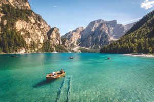 Photographie d'un lac en Italie