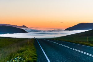 Nuage sur une route en Islande
