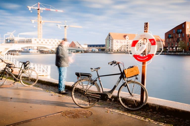 Pose longue sur un pêcheur à Copenhague
