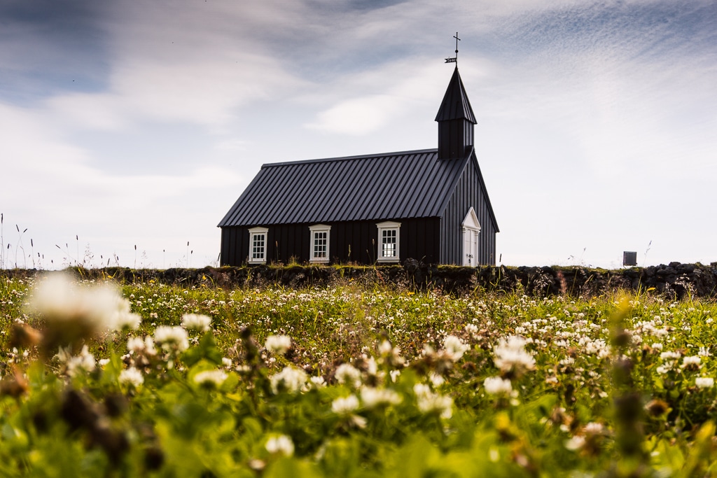 Photo de l'église noire de Snaefellsnes à Budir
