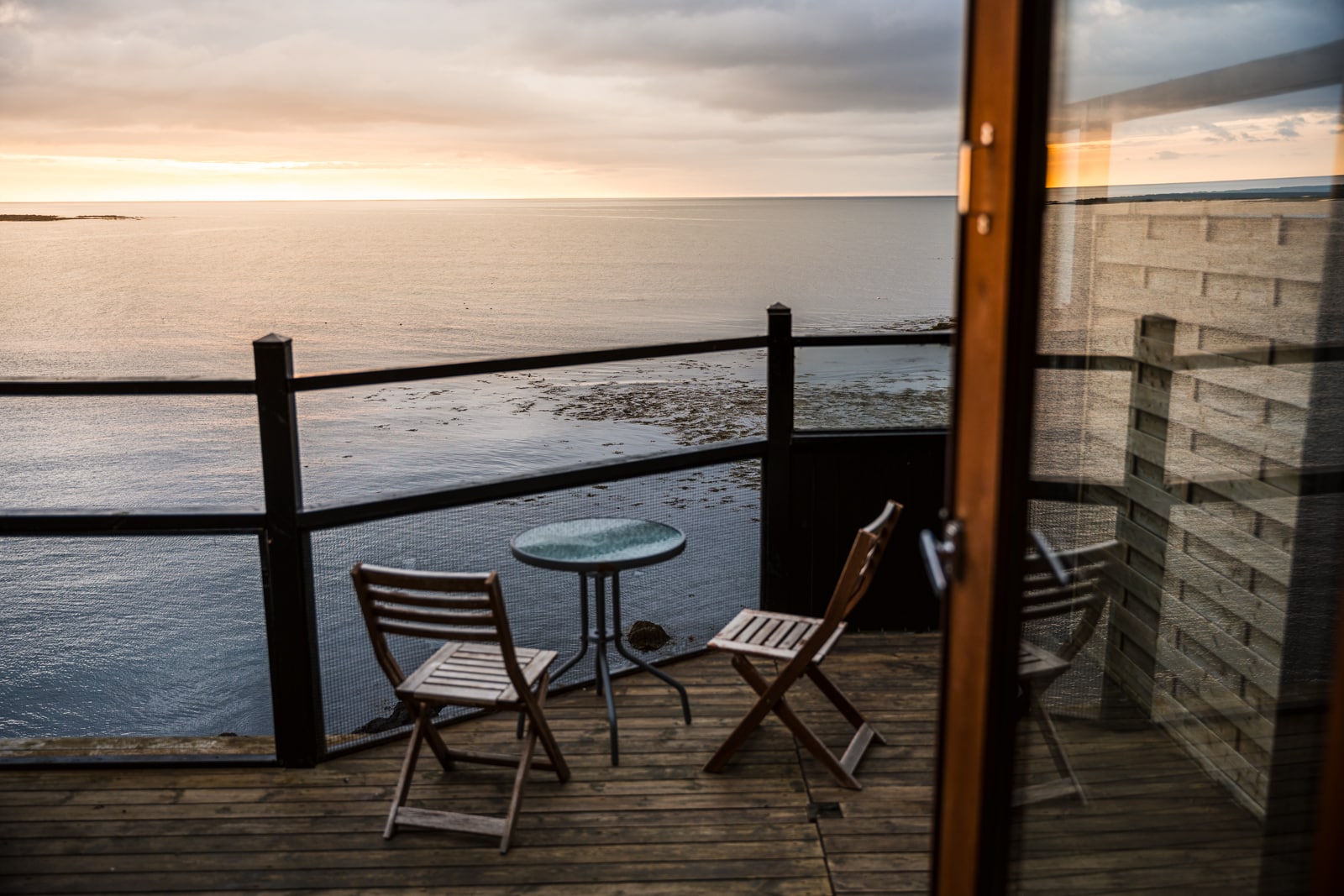 Terrasse du Brenna Cliffside Appartment, péninsule de Snaeffelsnes au coucher de soleil