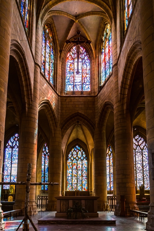 l'intérieur de la Basilique Notre-Dame d’Espérance