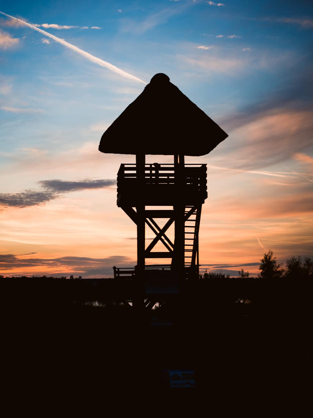Observatoire du Marais Vernier au coucher sdu soleil