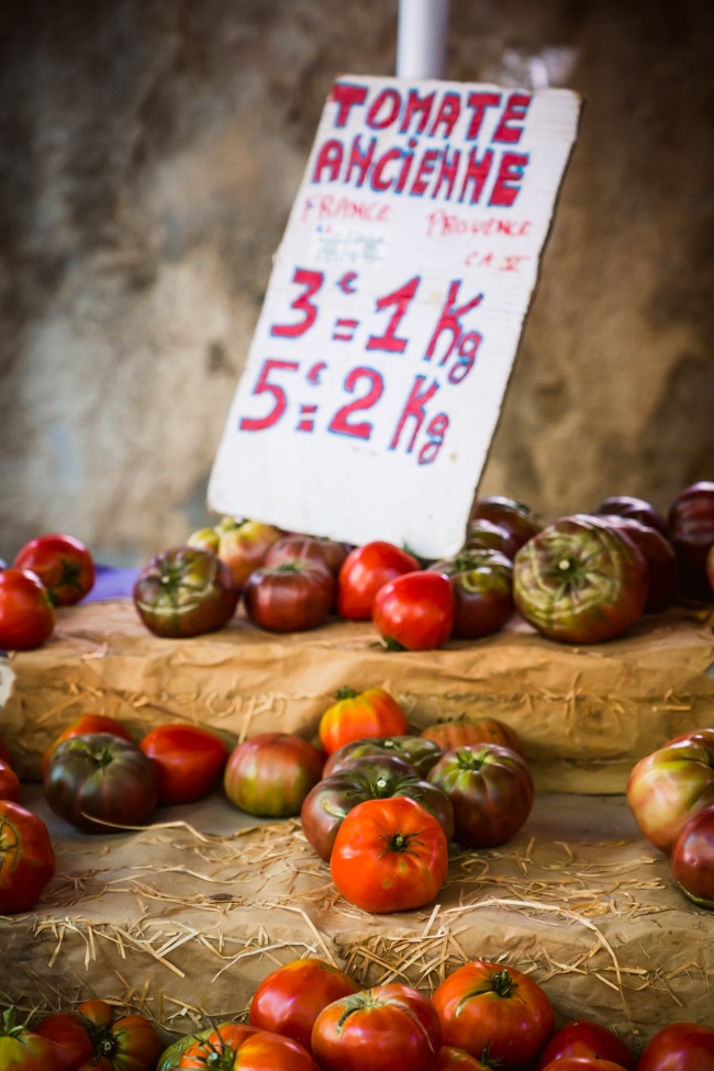 Tomates anciennes sur le marché de Dignes les bains