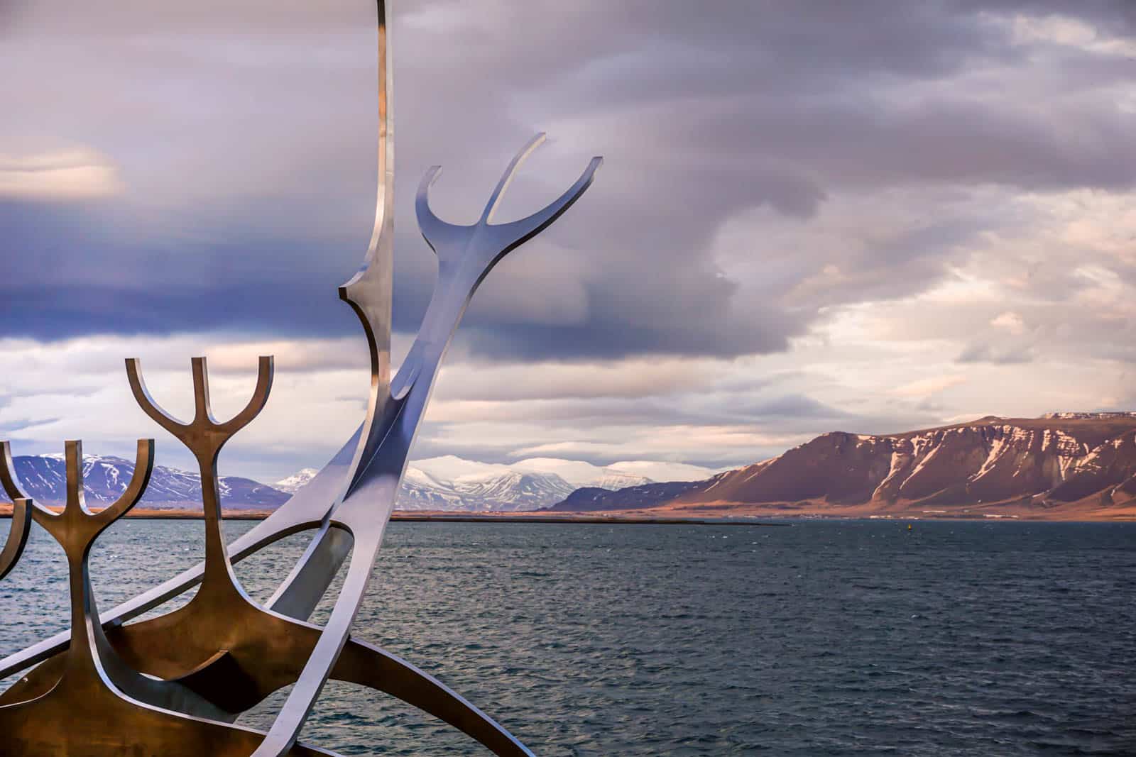 Photo de la sculptude solfar à Reykjavik