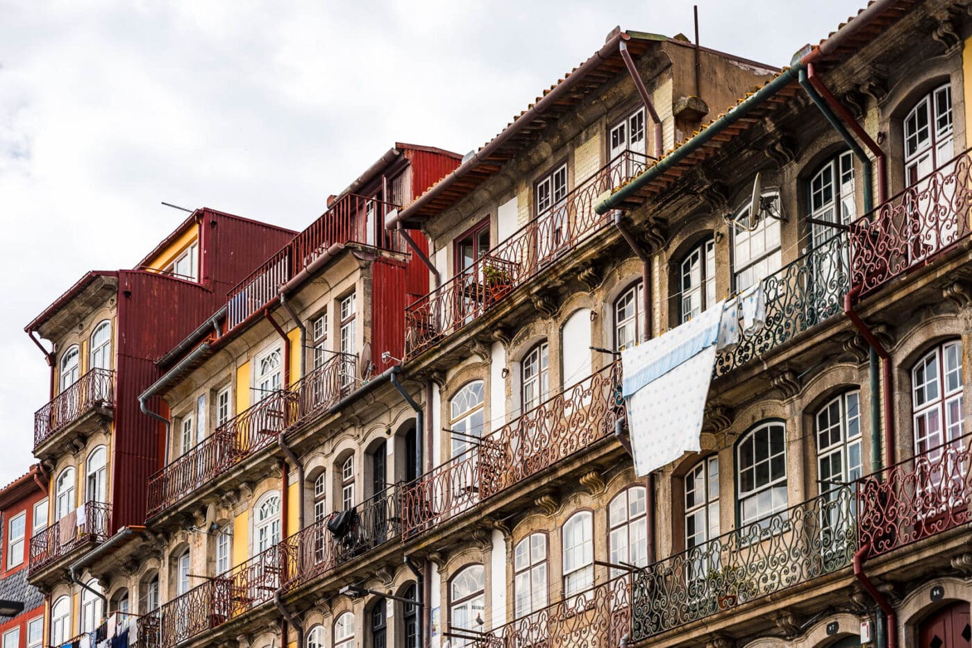 Photos des façades de la cais da Ribeira à Porto