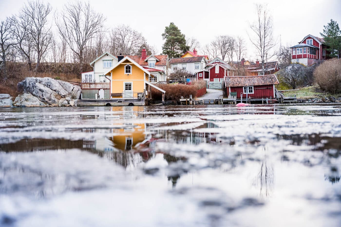 Le petit port de Norrhamn sur l'île de Vaxholm dans l'archipel de Stockholm