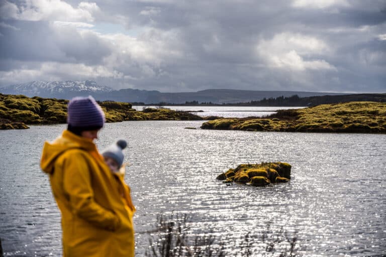 Bebe en porte bebe en Islande