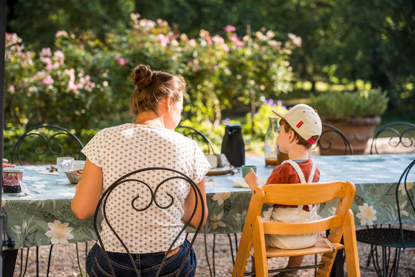 Petit-déjeuner en terrasse au Parc de Lesseps dans la campagne berrichonne