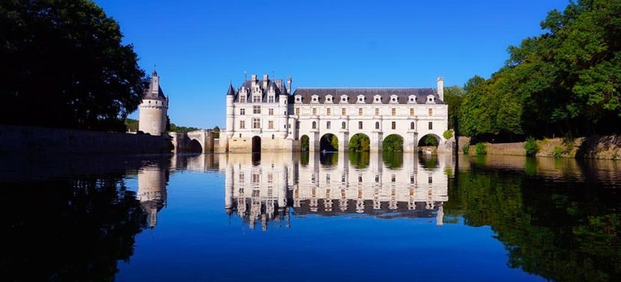 Photographie du chateau de Chenonceau depuis le Cher