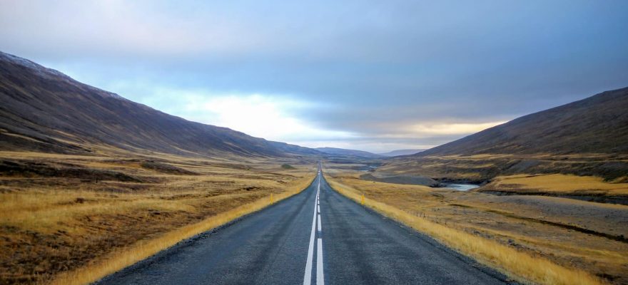 photographie d'une route en Islande
